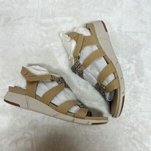 BareTraps Tan Sandals Stylish Comfort Strappy Design
